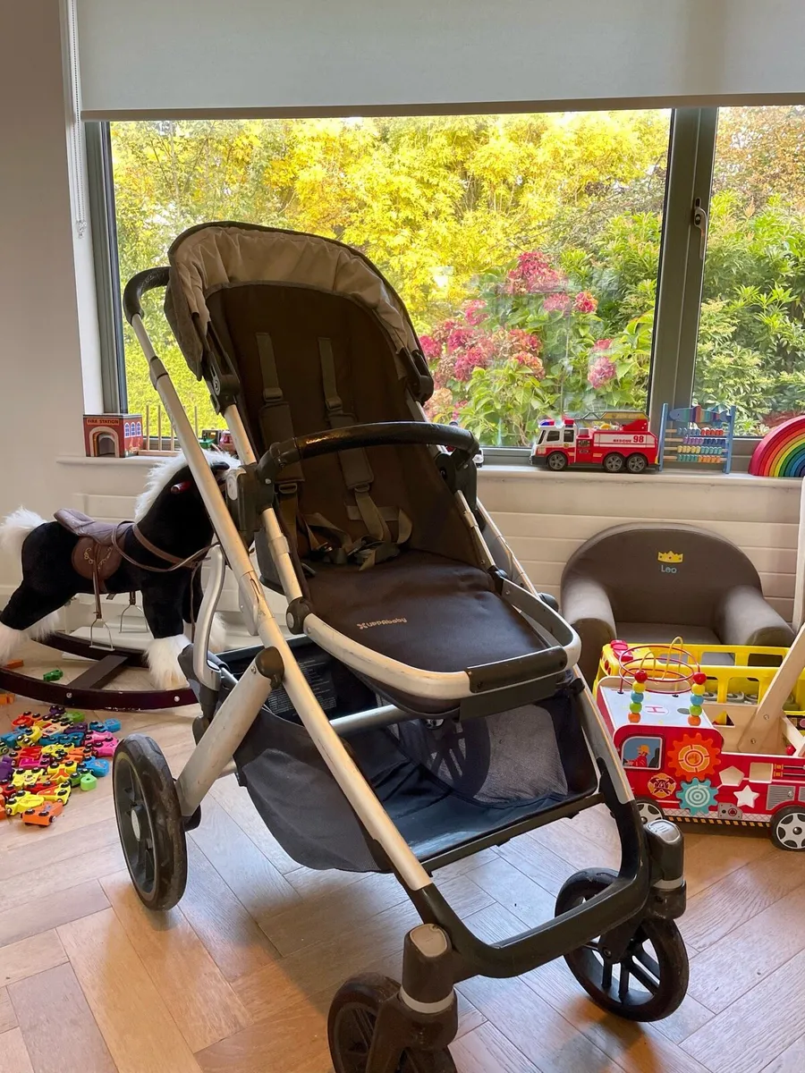 Uppababy Vista V2 Travel System - Image 1
