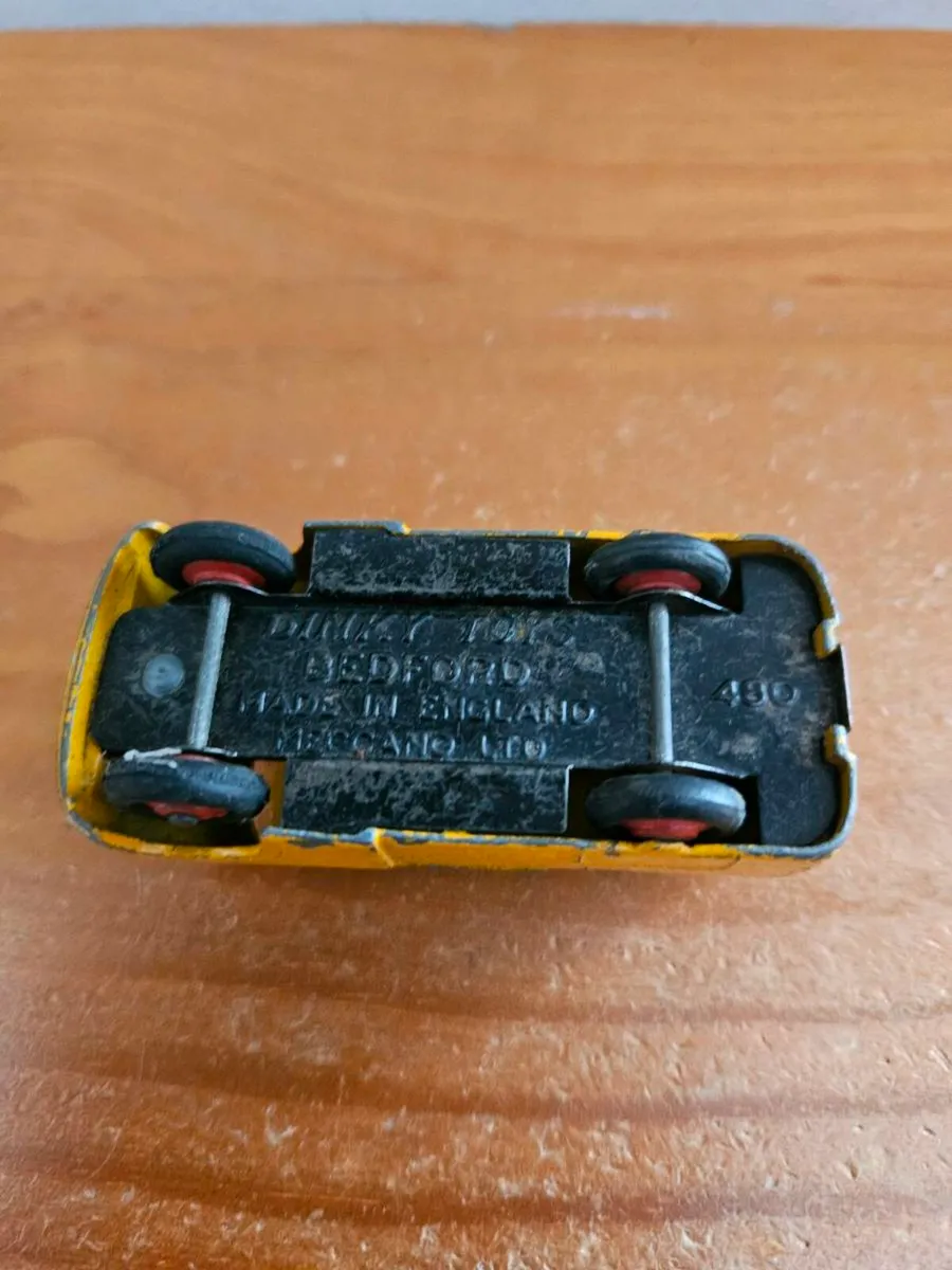 Dinky 1960's Bedford Dunlop Van - Image 3