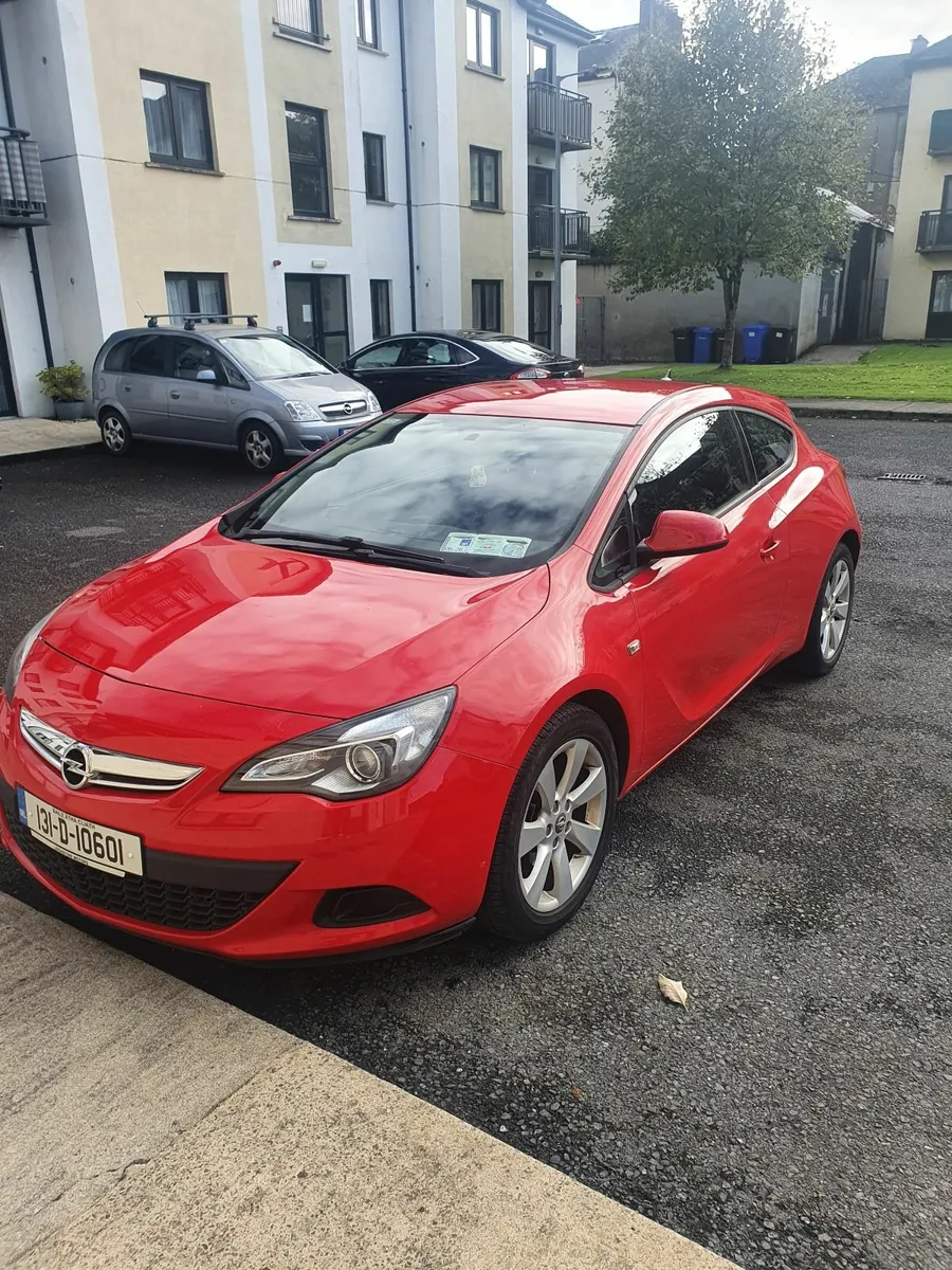 Opel Astra 2013 - Image 1