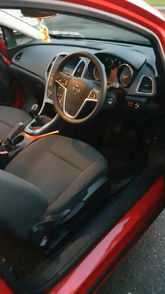 Opel Astra 2013 - Image 3
