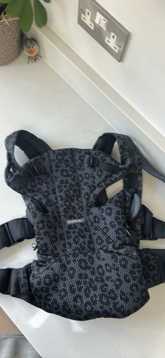 Baby carrier - Image 1