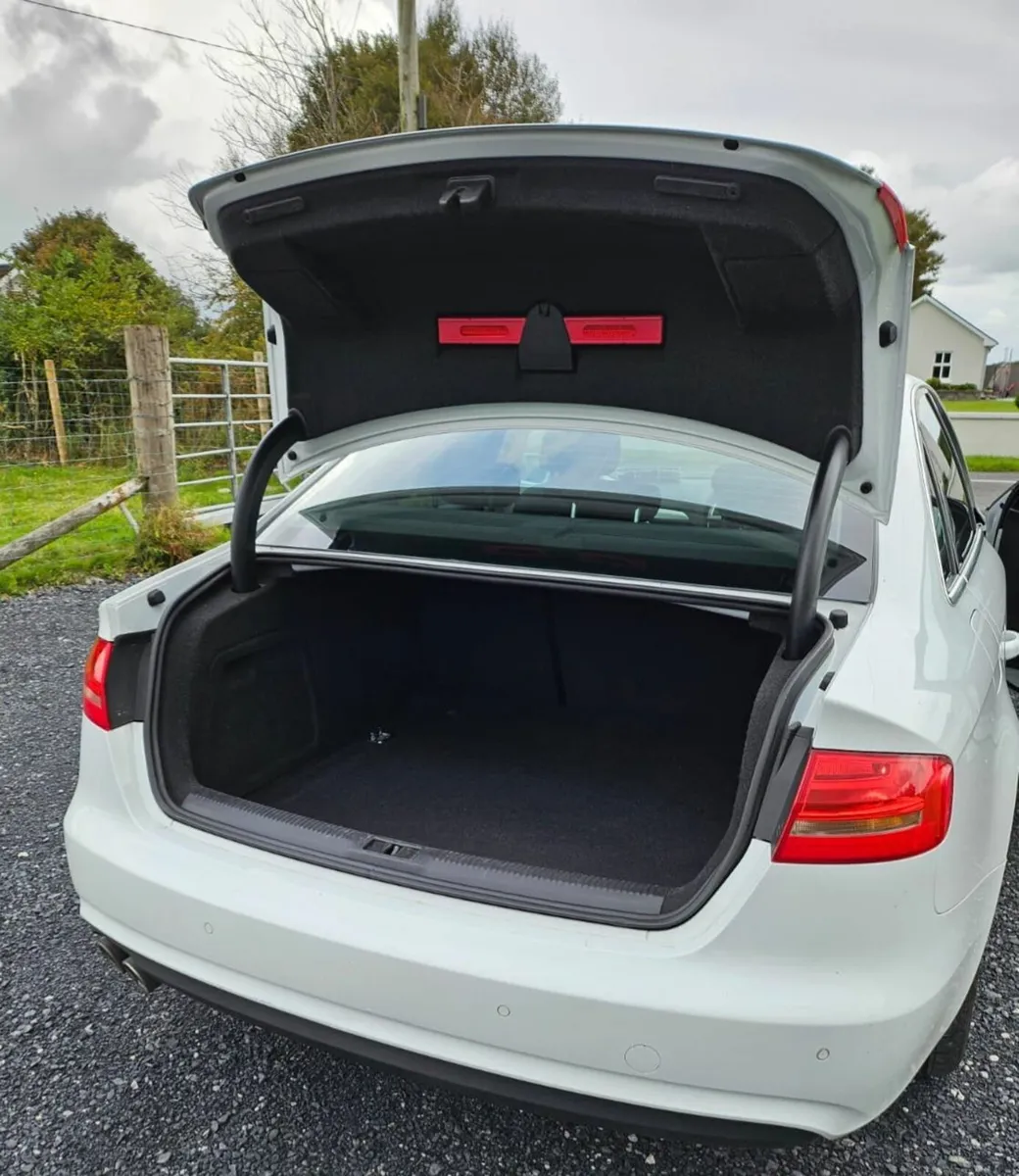 Audi A4 2014 - Image 2