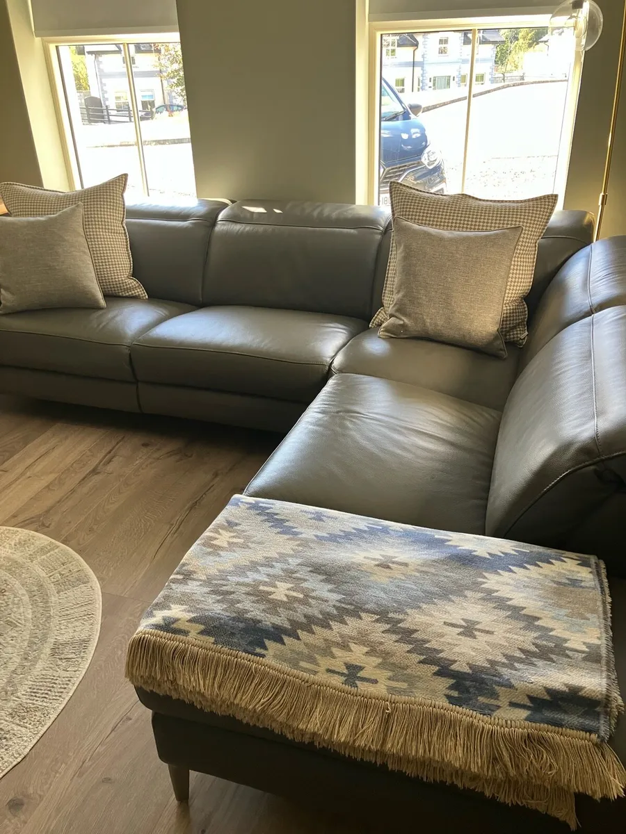 Leather couch - Image 1