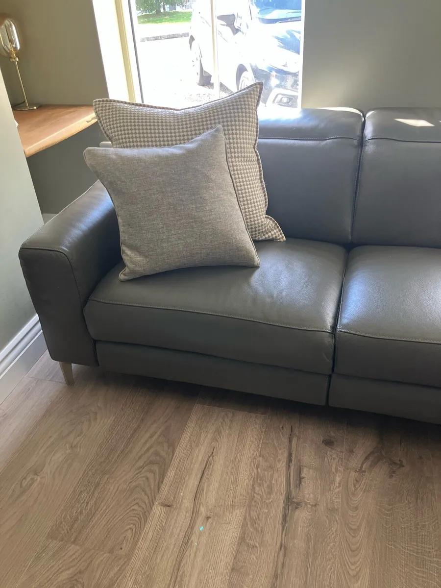 Leather couch - Image 2
