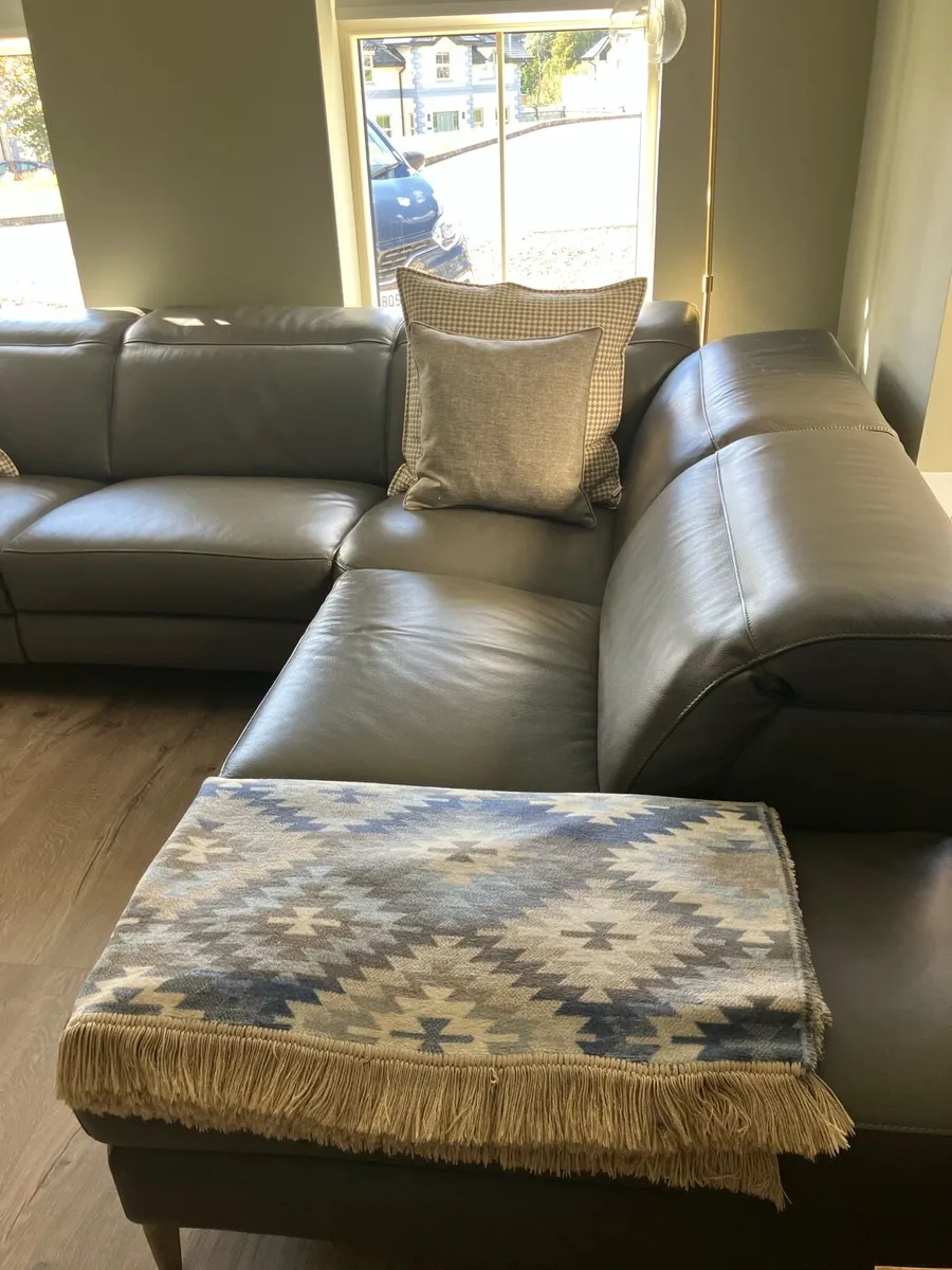 Leather couch - Image 3