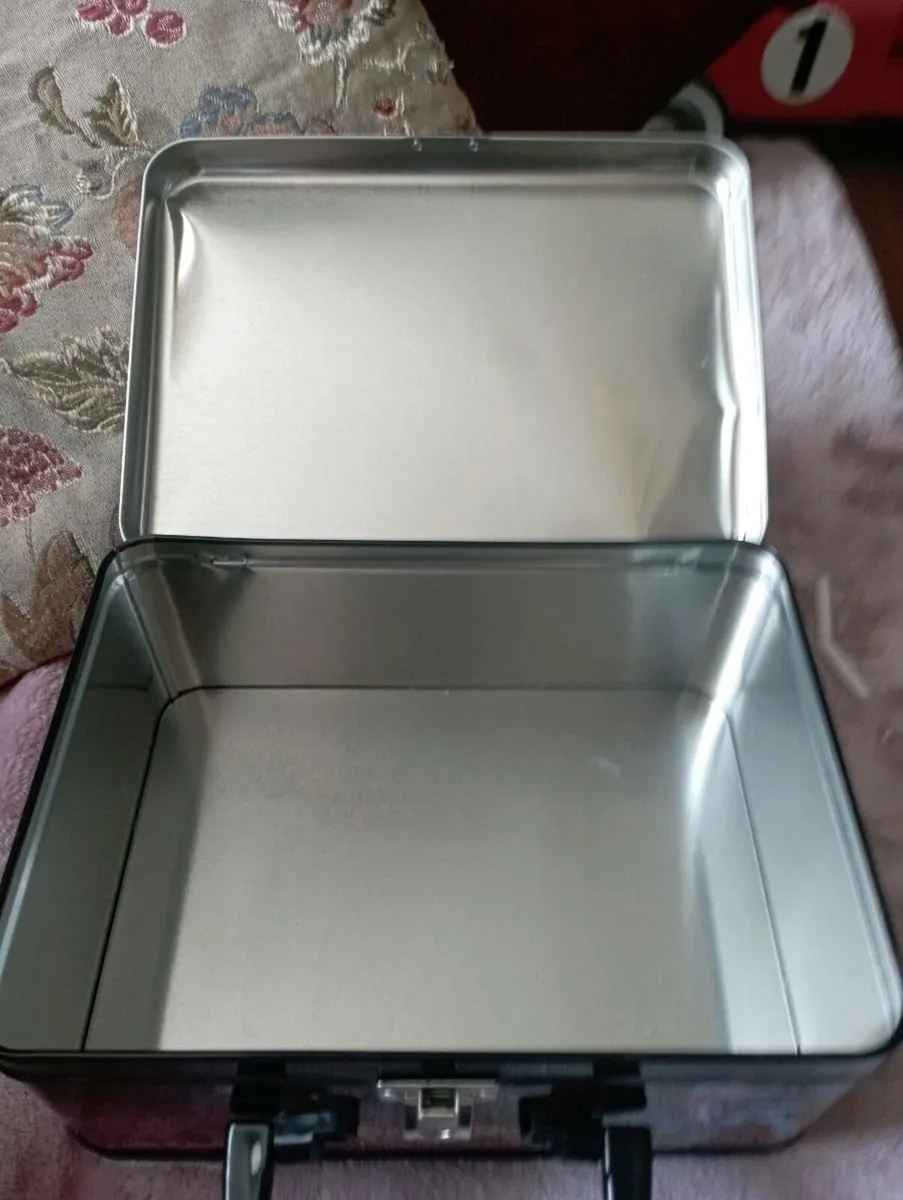 POKÉMON  BACK TO SCHOOL COLLECTORS CHEST . - Image 2