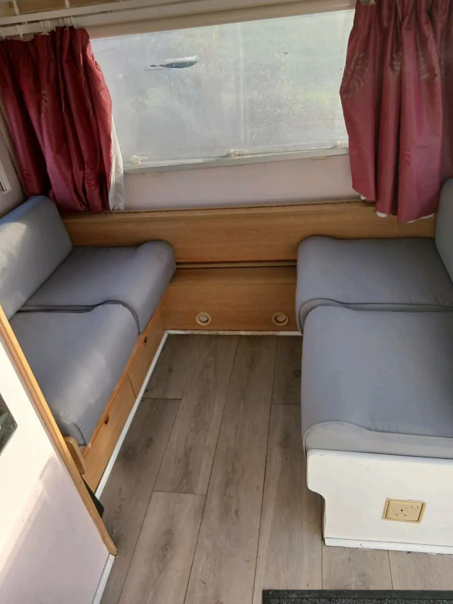 4 berth prestige caravan - Image 4