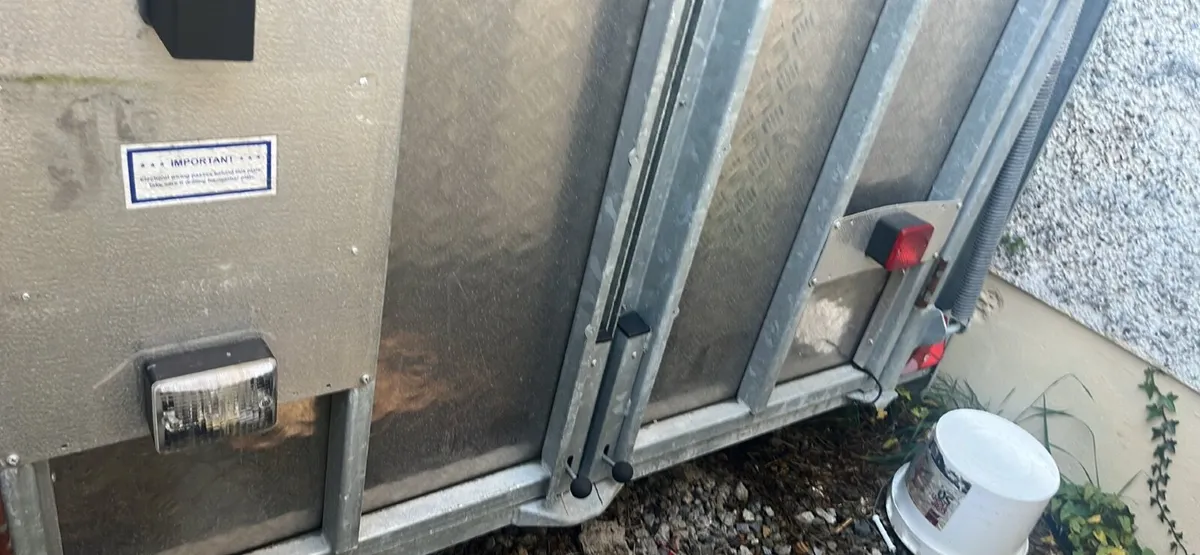 Trailer - Image 1