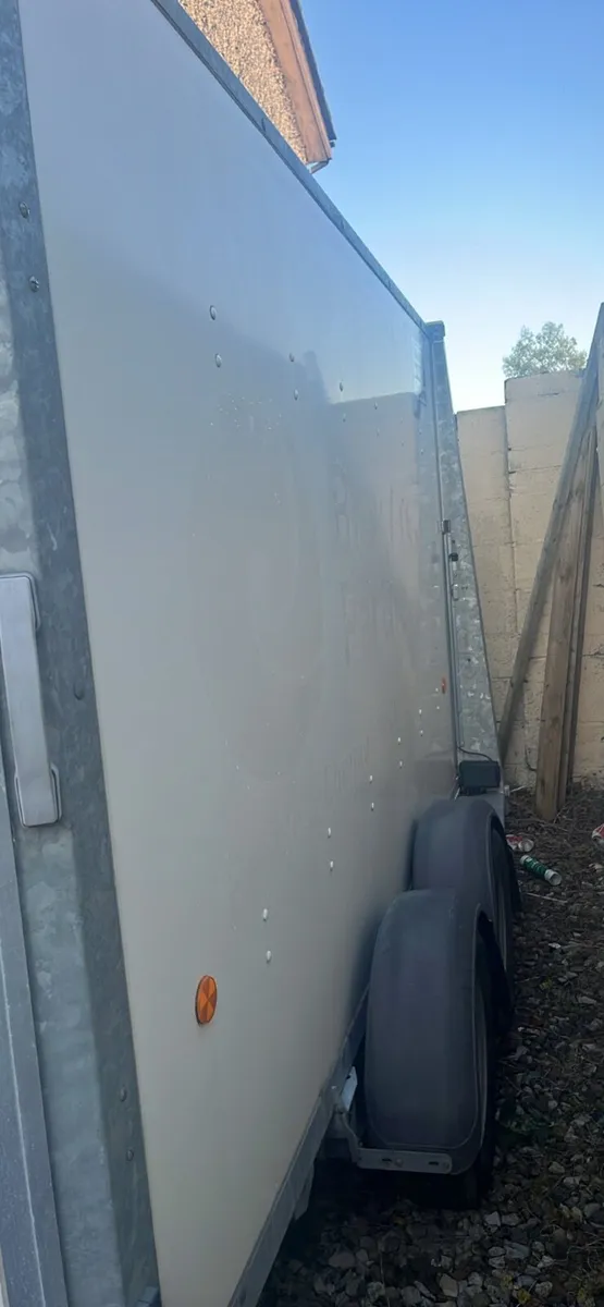 Trailer - Image 2