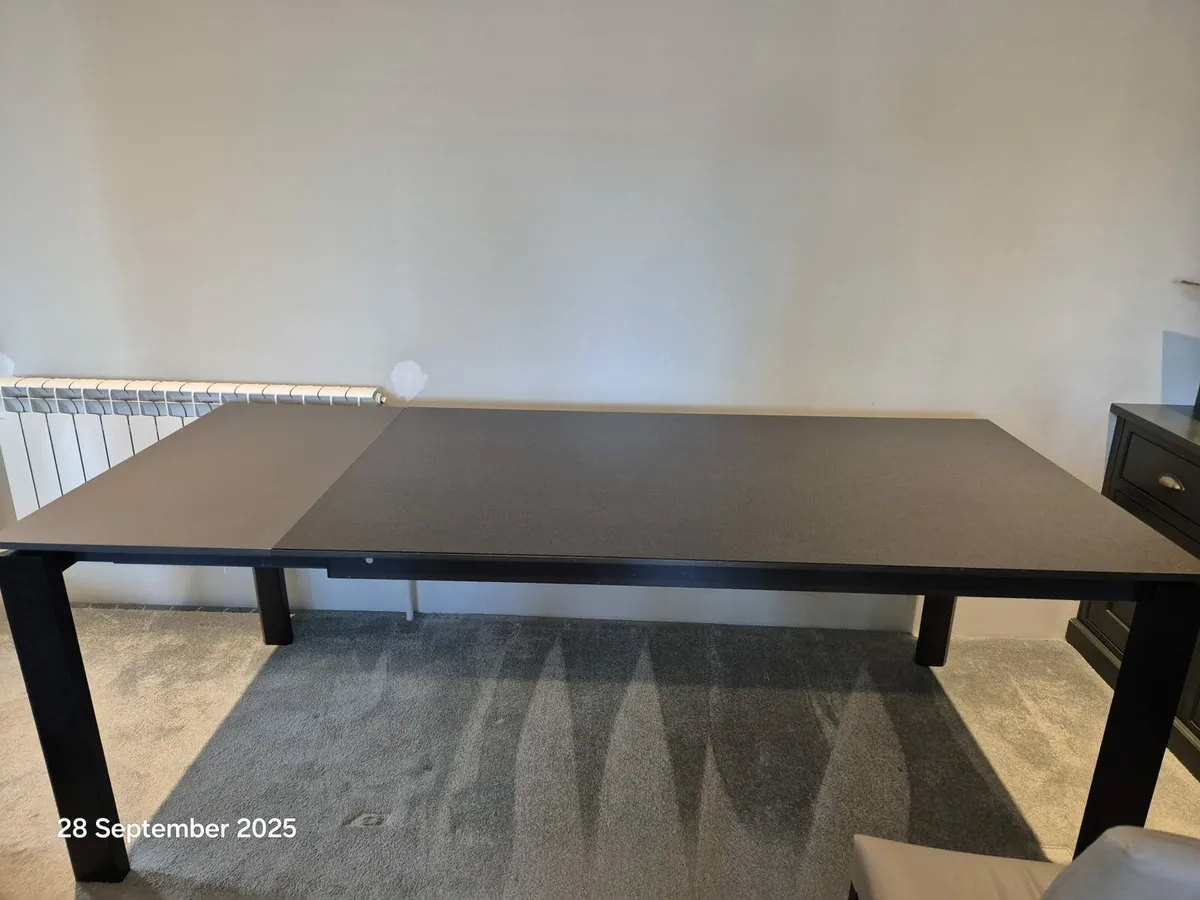 Table and six chairs - Image 3