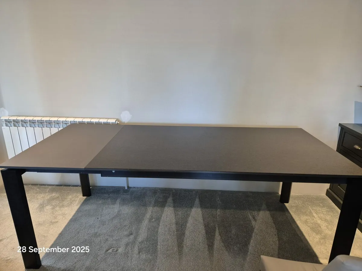 Table and six chairs - Image 4