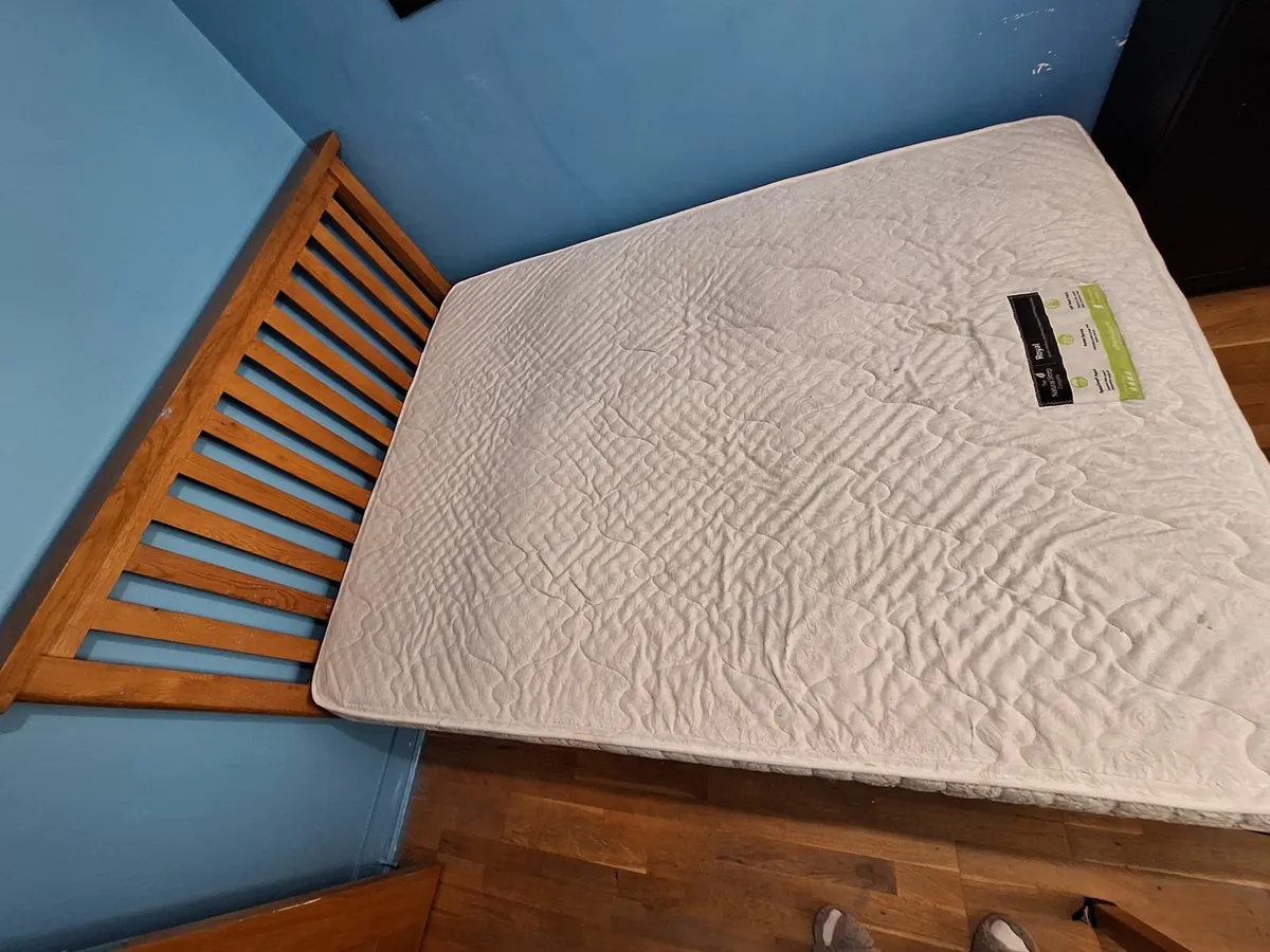 King size bed - Image 1