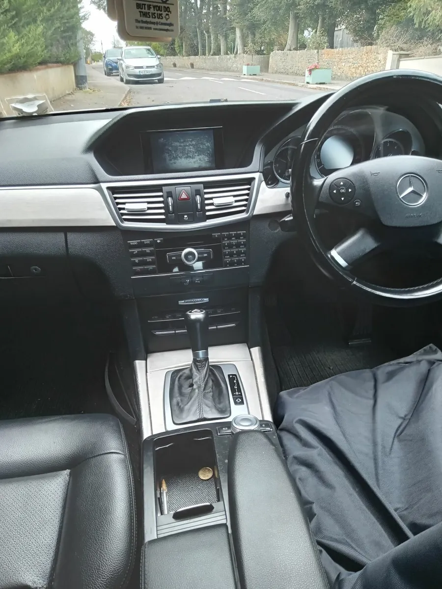 Mercedes-Benz E-Class 2010 - Image 2