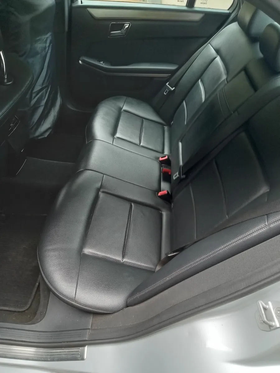 Mercedes-Benz E-Class 2010 - Image 4