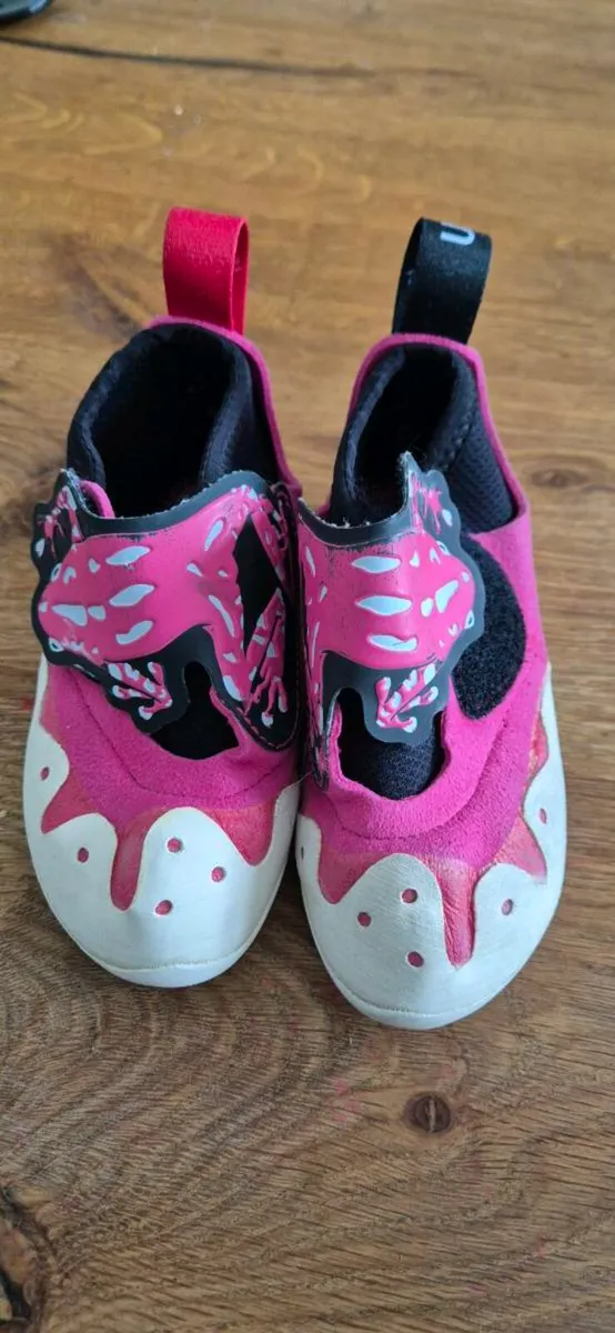 Climbing shoes (Brand:Ocun) - Image 1
