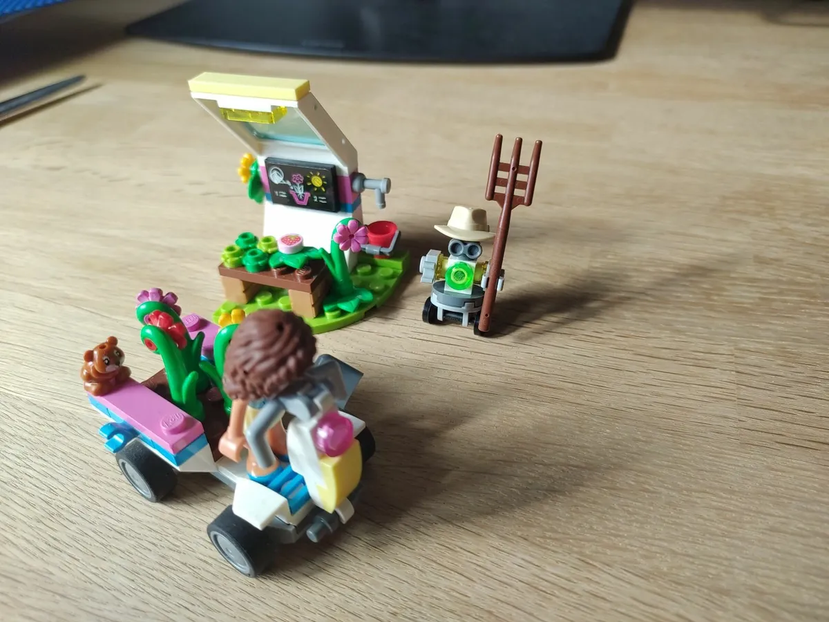 LEGO Friends 41425 Olivia’s Flower Garden - Image 1