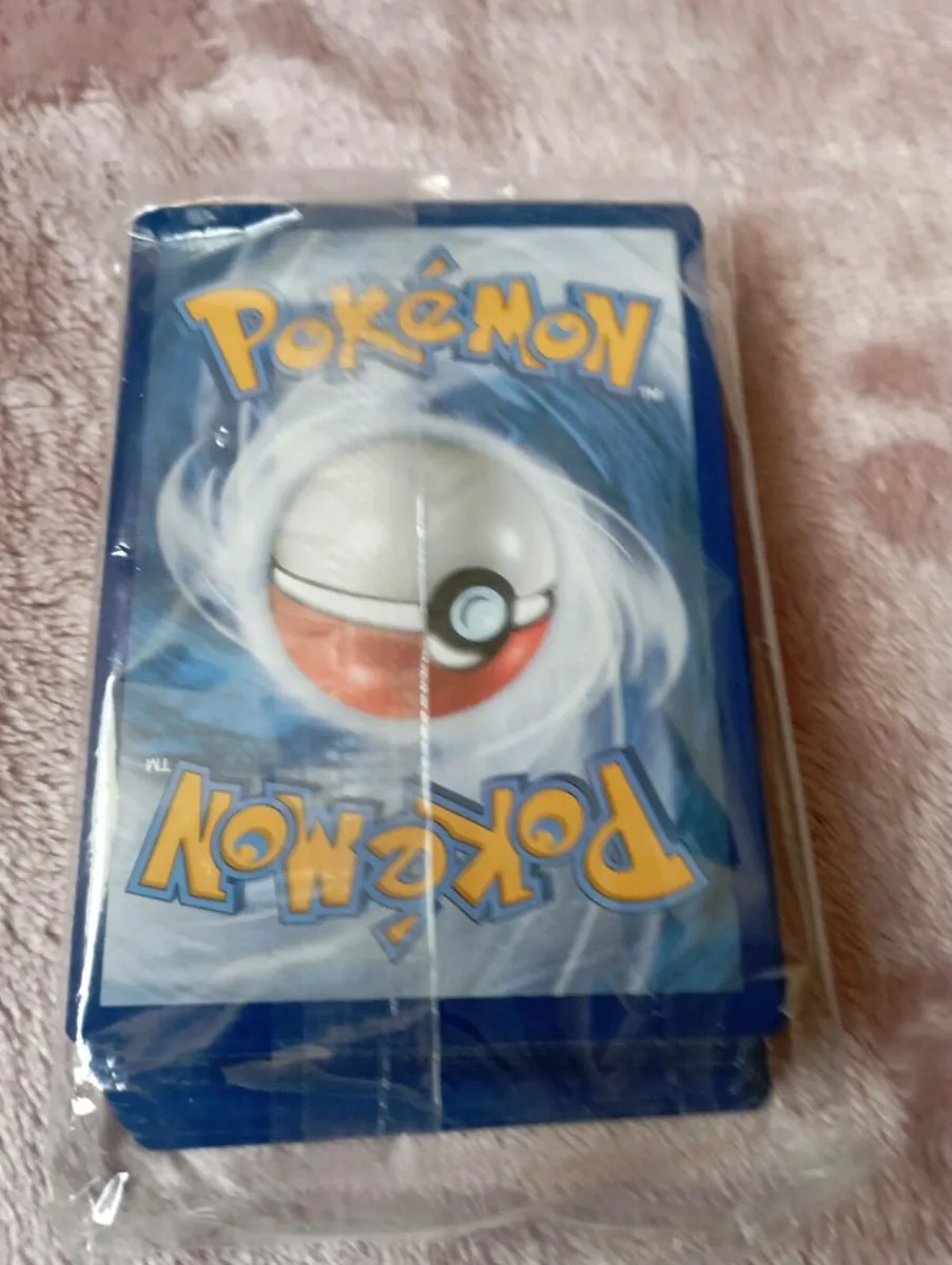 POKÉMON TCG GENERATIONS  SEALED  COLLECTABLE CARDS - Image 1