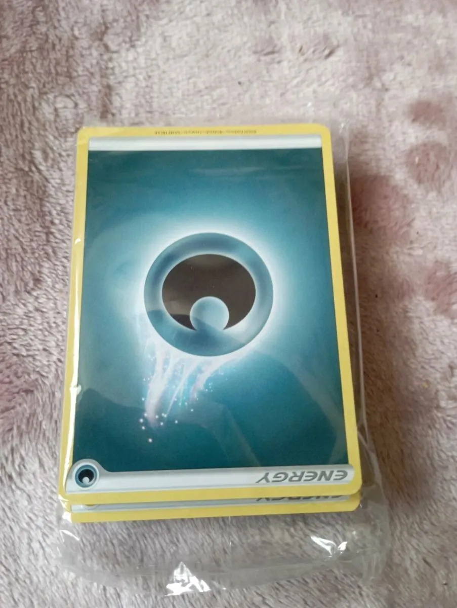 POKÉMON TCG GENERATIONS  SEALED  COLLECTABLE CARDS - Image 2