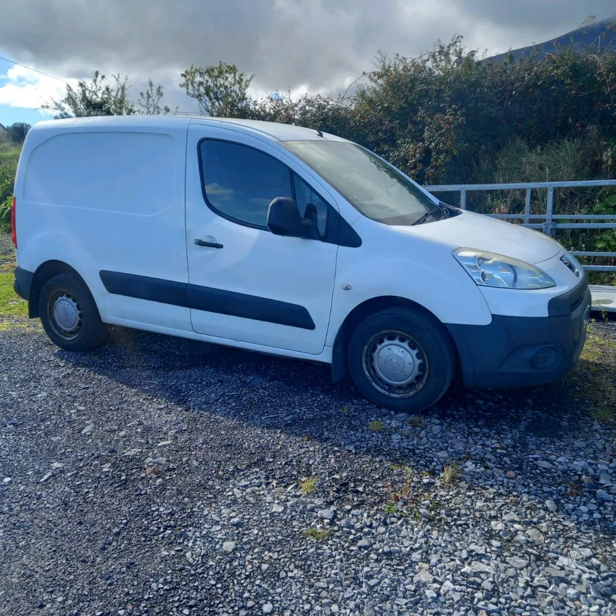 Peugeot partner  2010 - Image 1