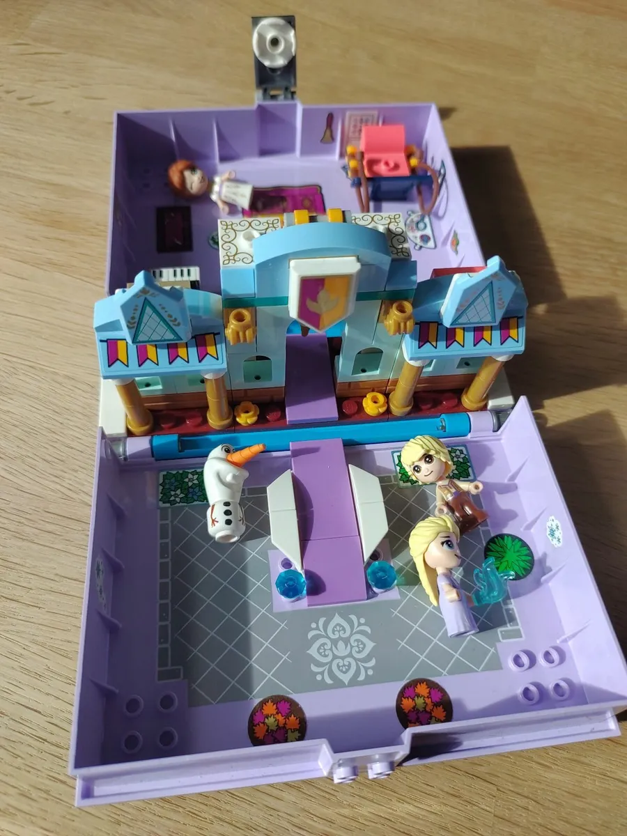LEGO set 43175 – Anna & Elsa’s Storybook Adventure - Image 1