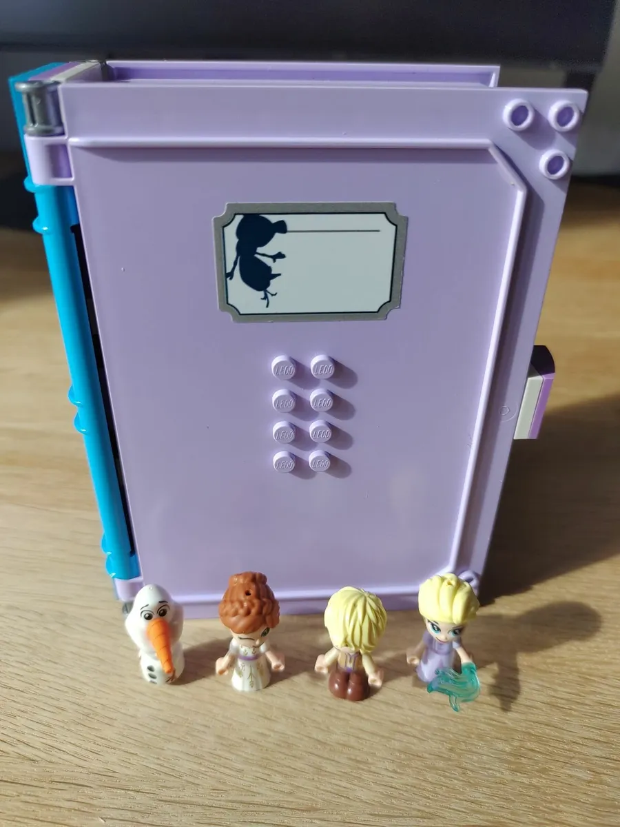 LEGO set 43175 – Anna & Elsa’s Storybook Adventure - Image 3