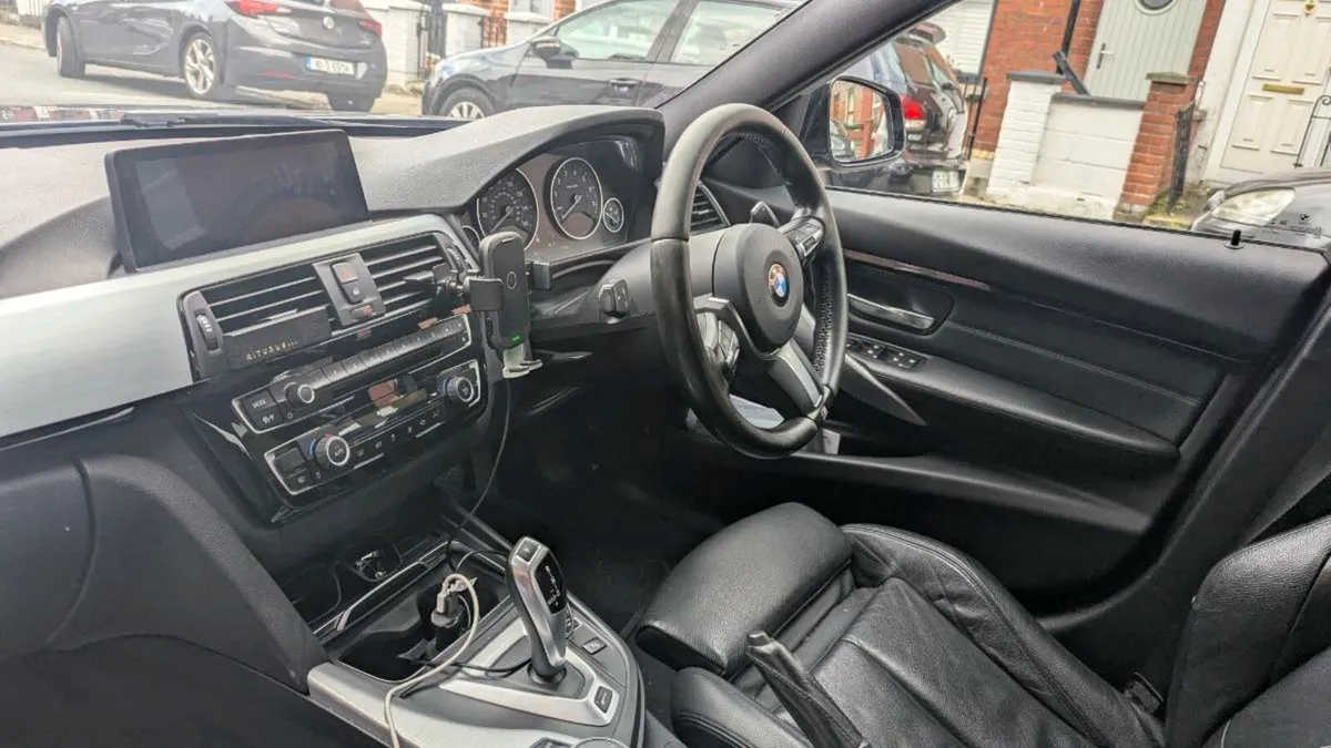 BMW 330E MSport 2017 - Image 4