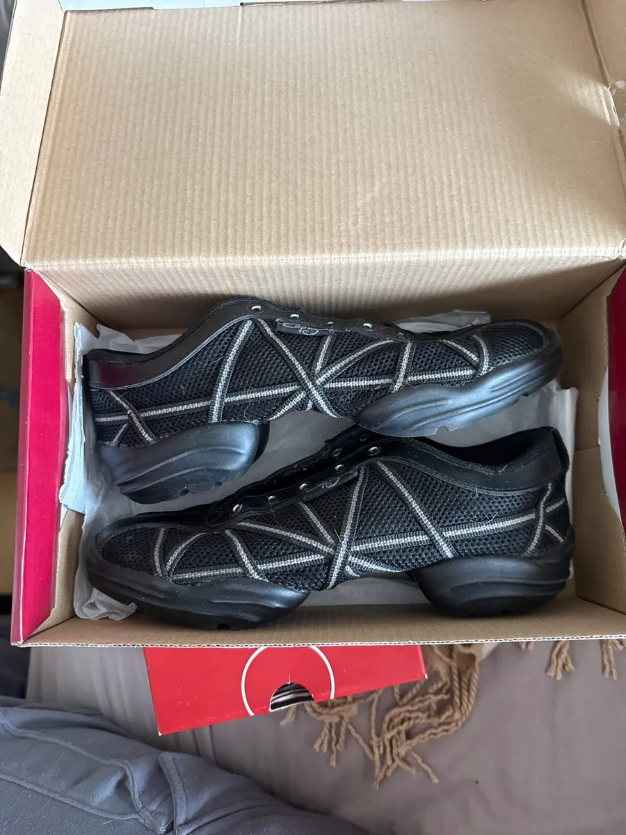 Capezio dance runners - Image 1