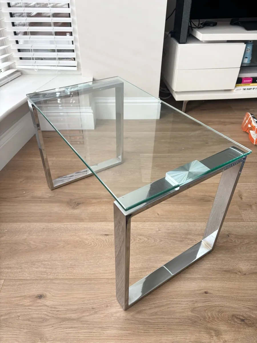 Side glass table - Image 1