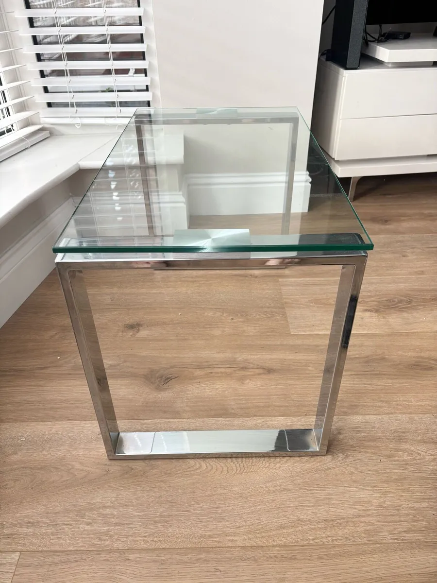 Side glass table - Image 2