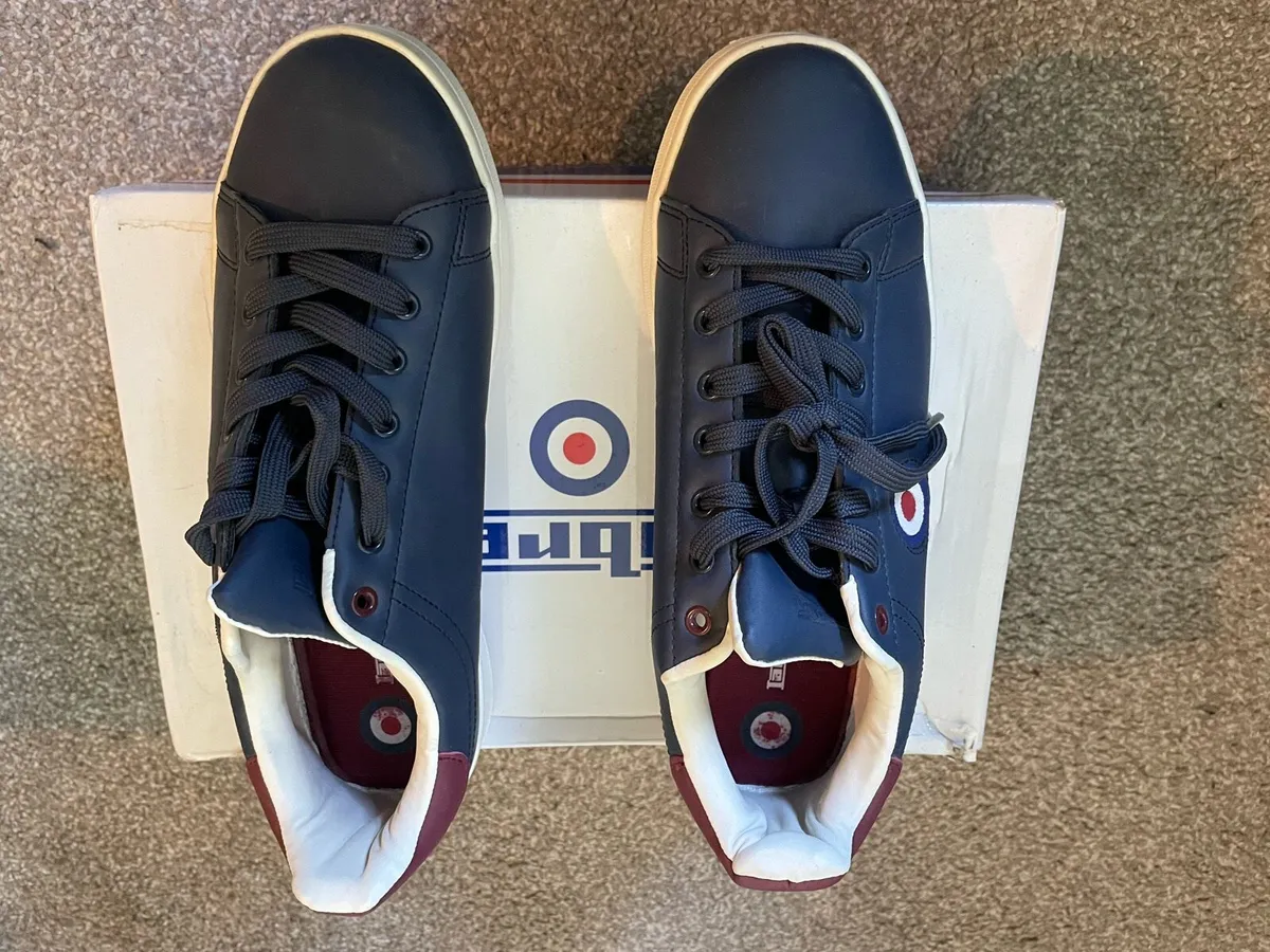 Lambretta Trainers size 7 - Image 1