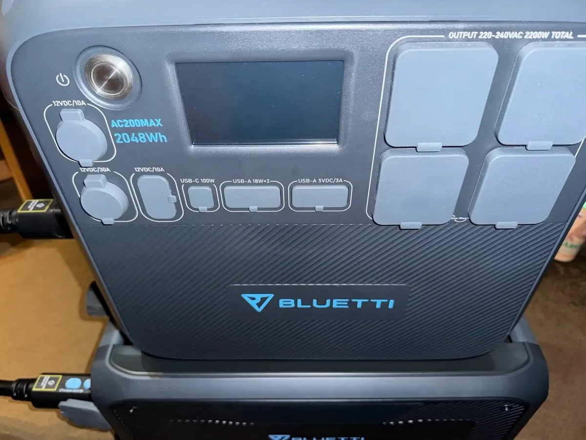 BLUETTI AC200MAX & B300 Power Station Bundle 5kWh - Image 2