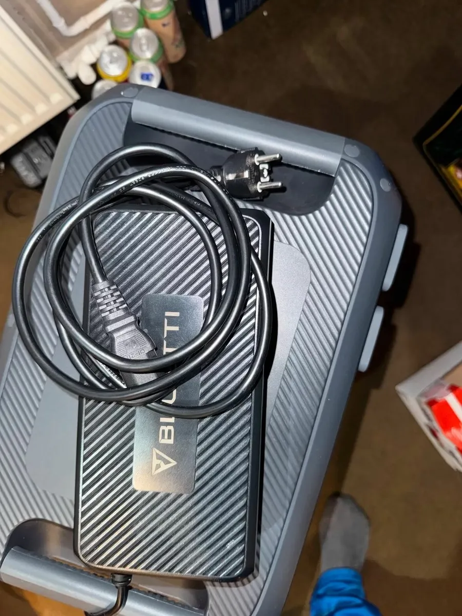 BLUETTI AC200MAX & B300 Power Station Bundle 5kWh - Image 3