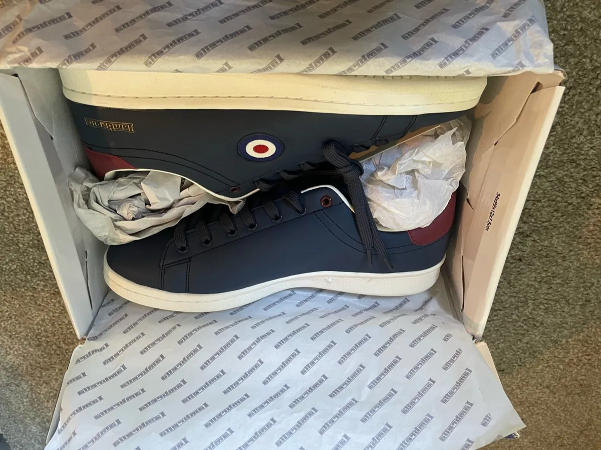 Lambretta Trainers size 9 - Image 1