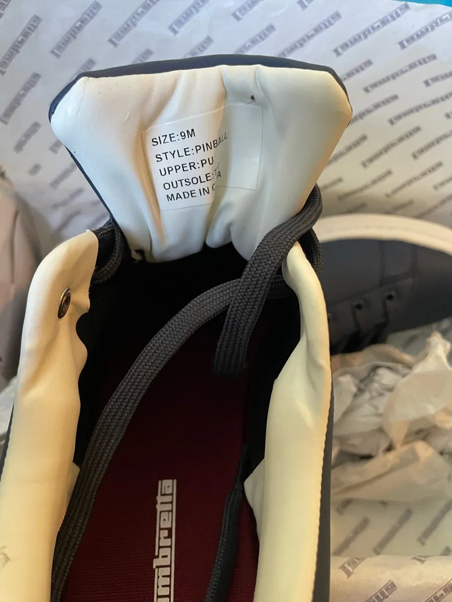 Lambretta Trainers size 9 - Image 3