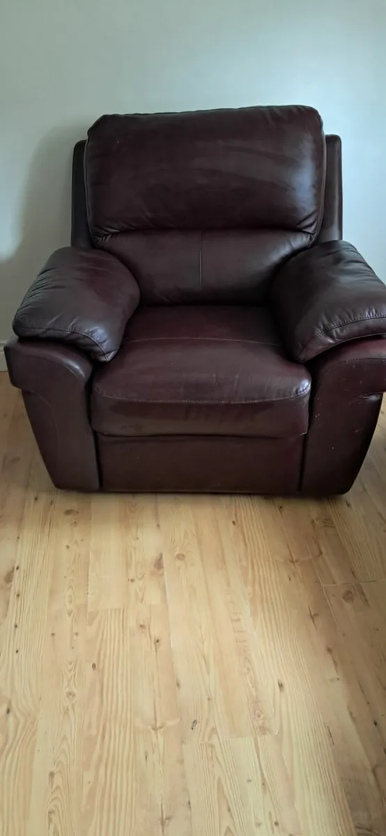 Leather reclining chair - Image 2