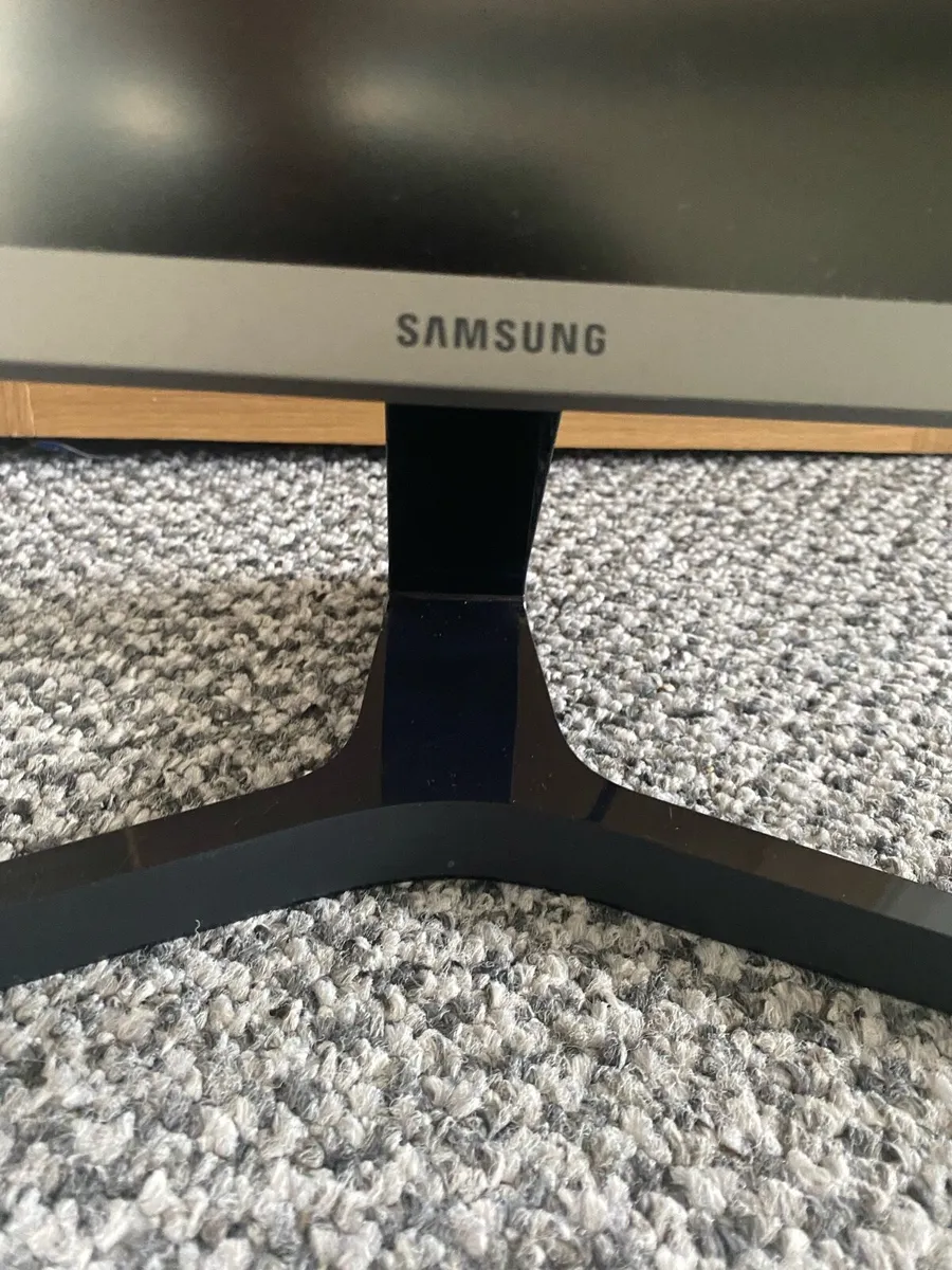 32 inch Curved Samsung Monitor 75hz - Image 4