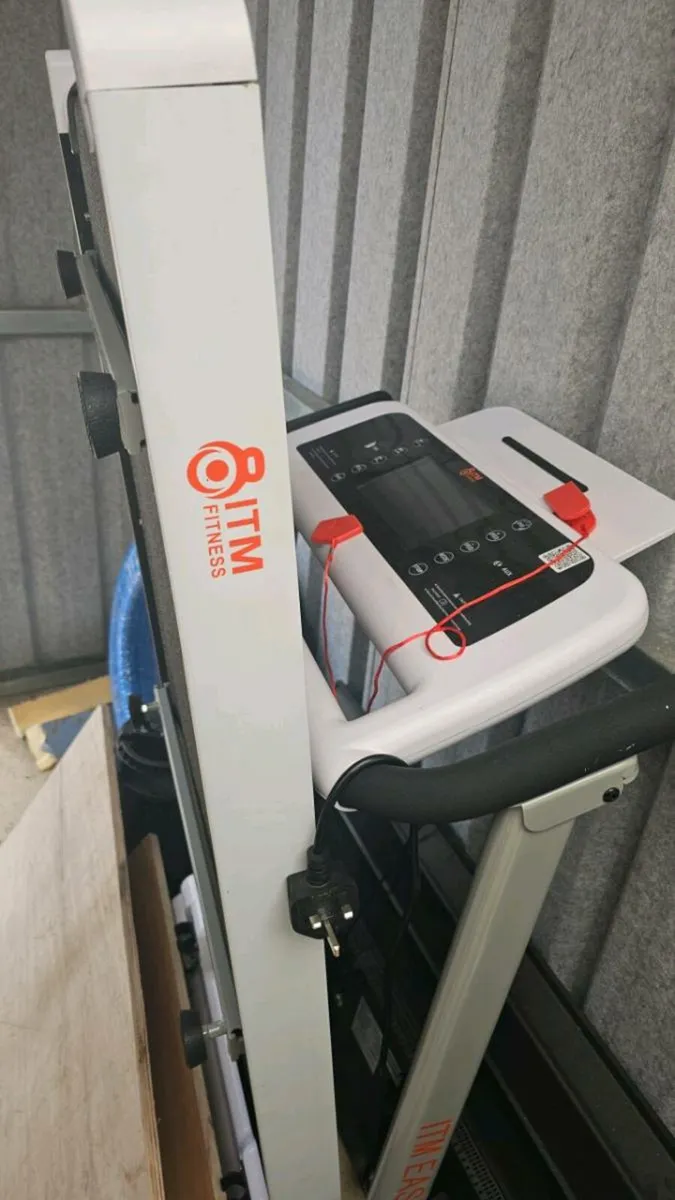 Treadmill with netflix and YouTube - Image 3