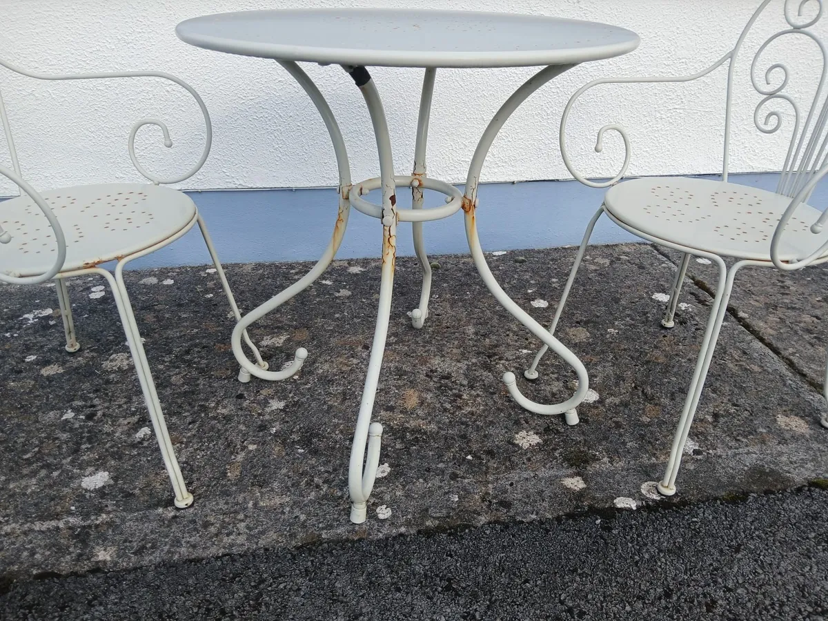 Outdoor table and 2 chairs - Image 2