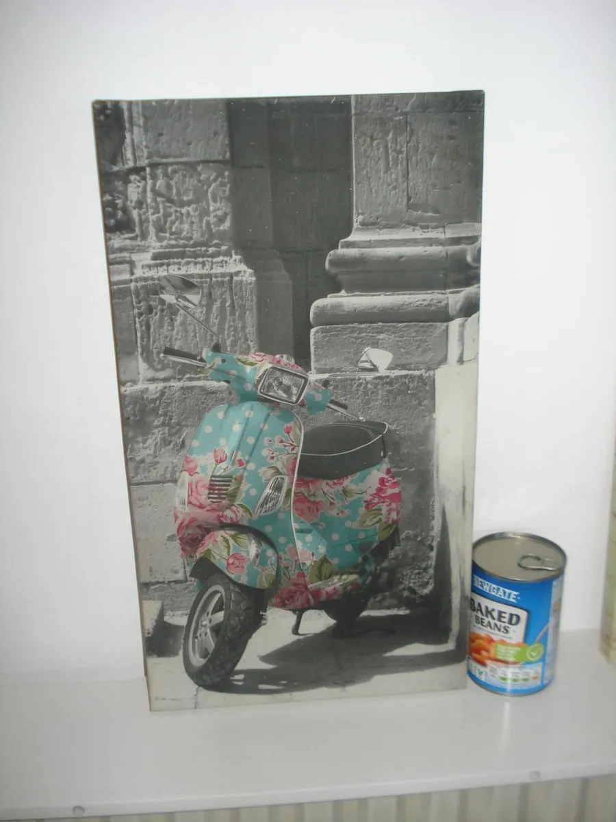 VESPA SCOOTER PRINT ON CANVAS.