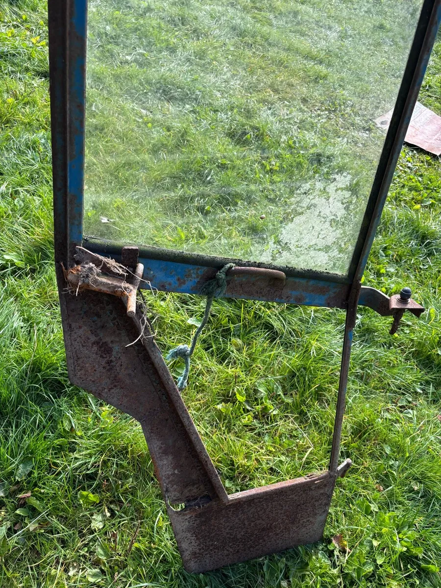 Ford 3600 cab - Image 2