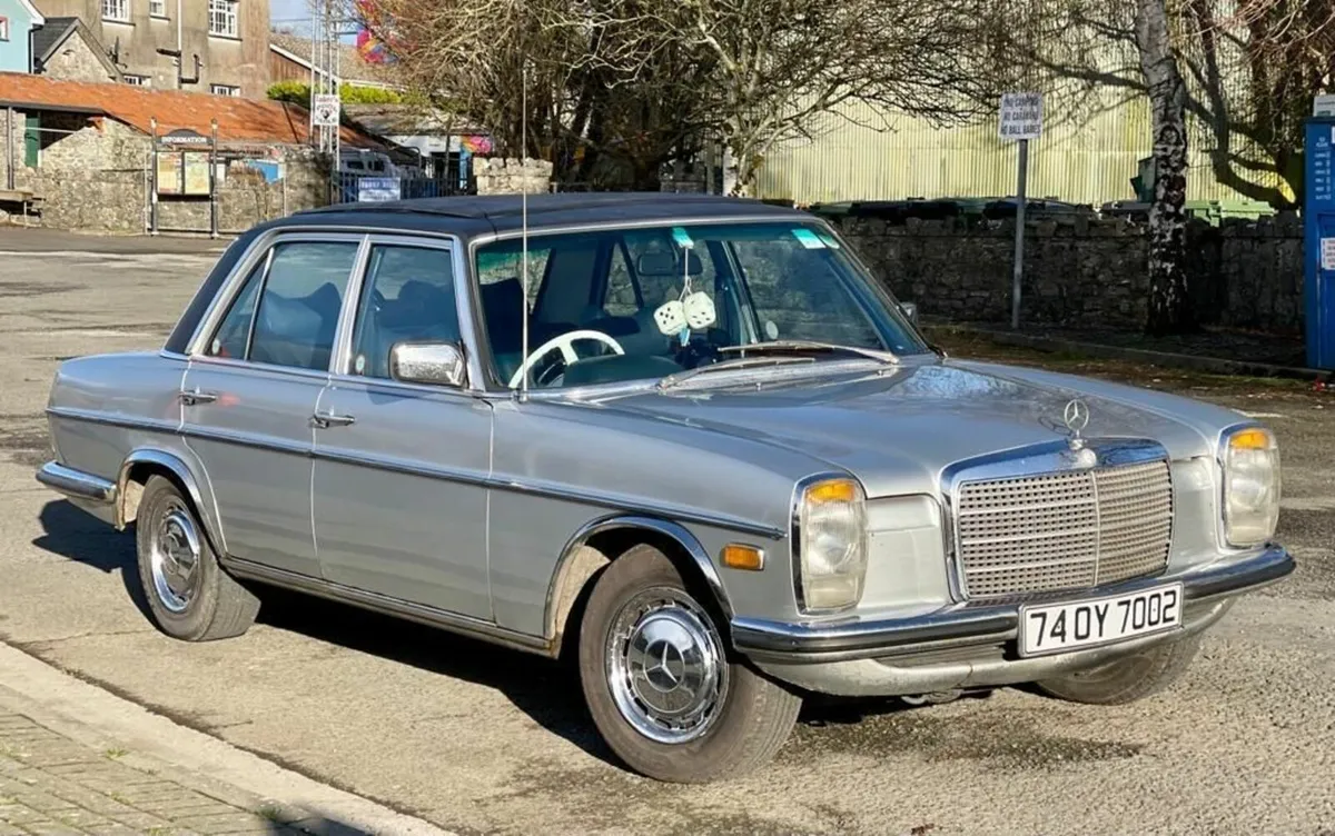 Mercedes-Benz E-Class 1974 - Image 2