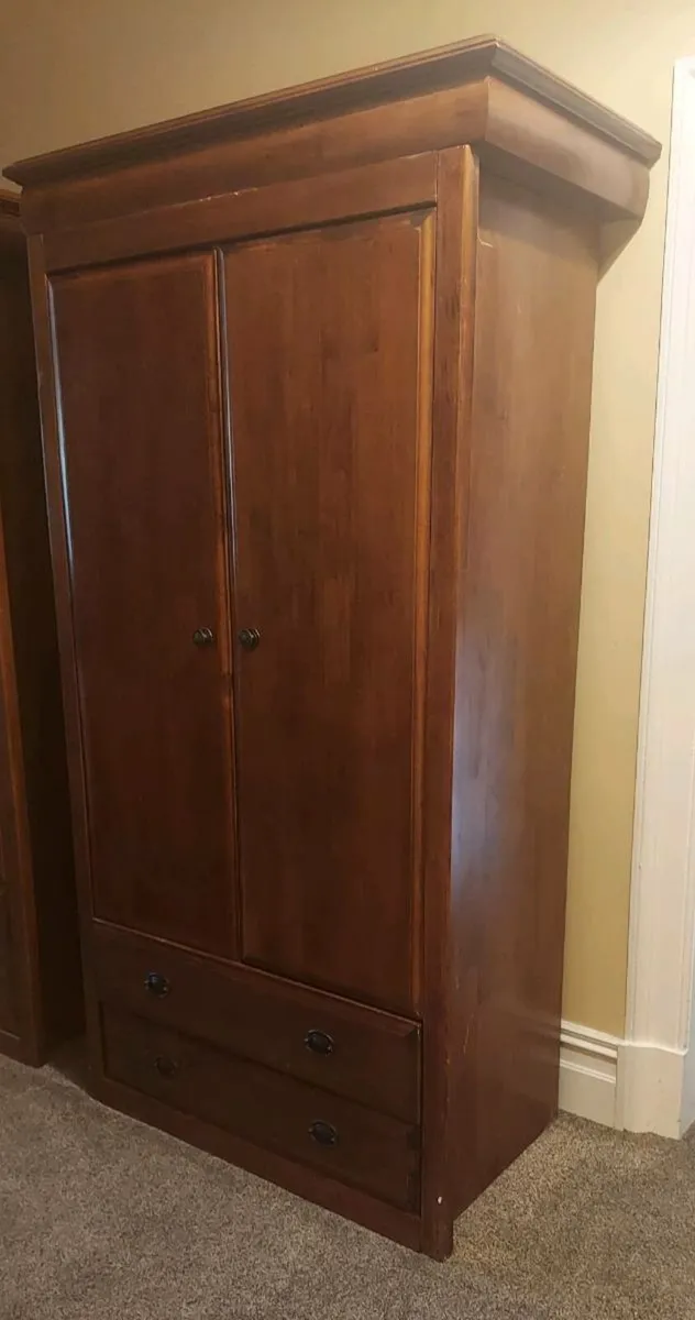 Antique style wardrobe - Image 1