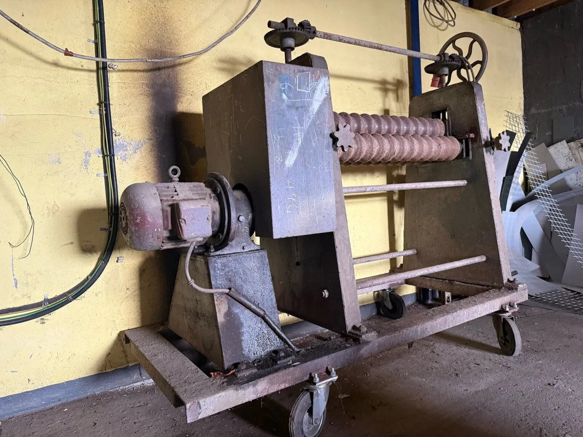 Corrugated iron roller - Image 2