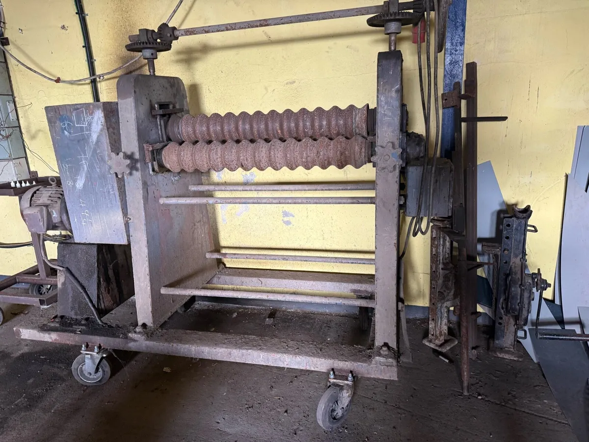 Corrugated iron roller - Image 3
