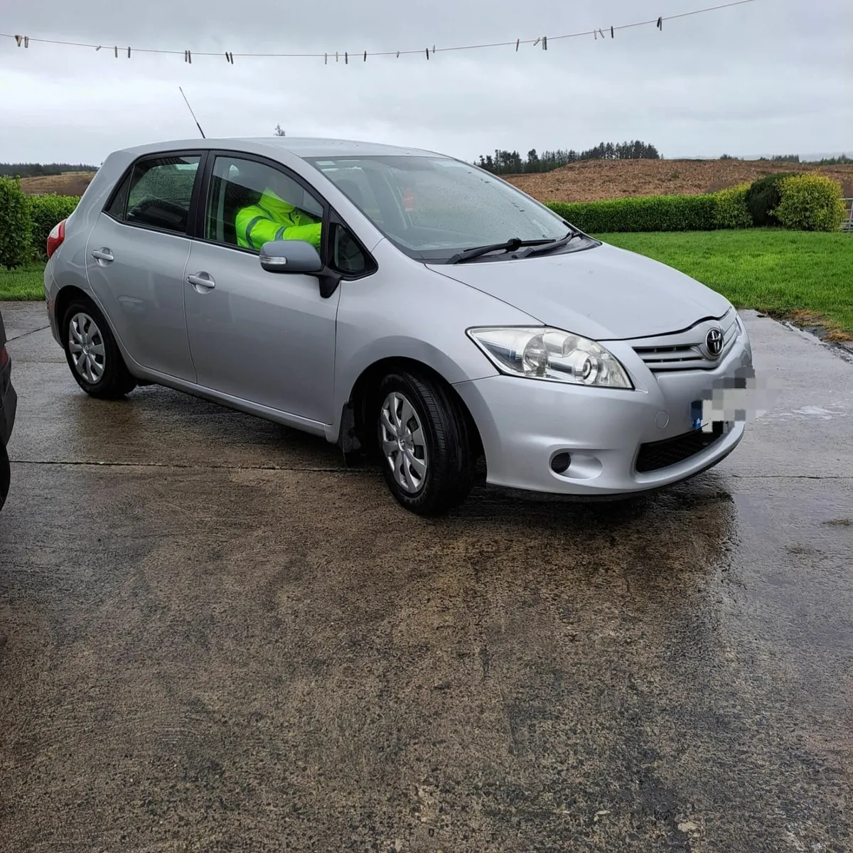 Toyota Auris 2012 - Image 2