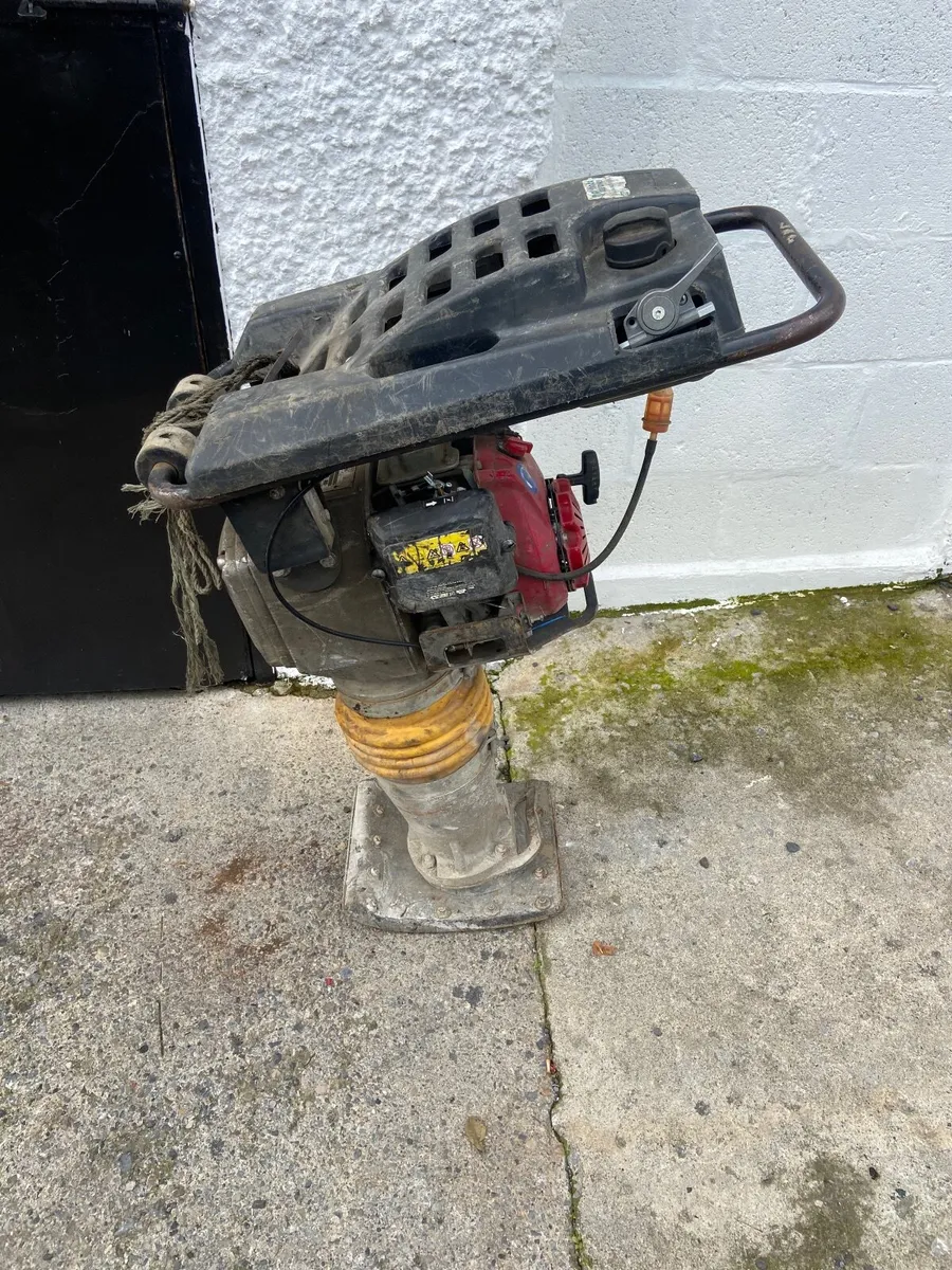 Jumping jack compactor - Image 1