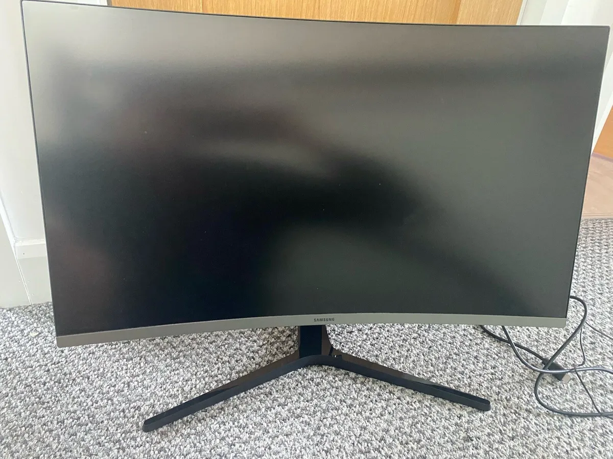 32 inch Curved Samsung Monitor 75hz - Image 2