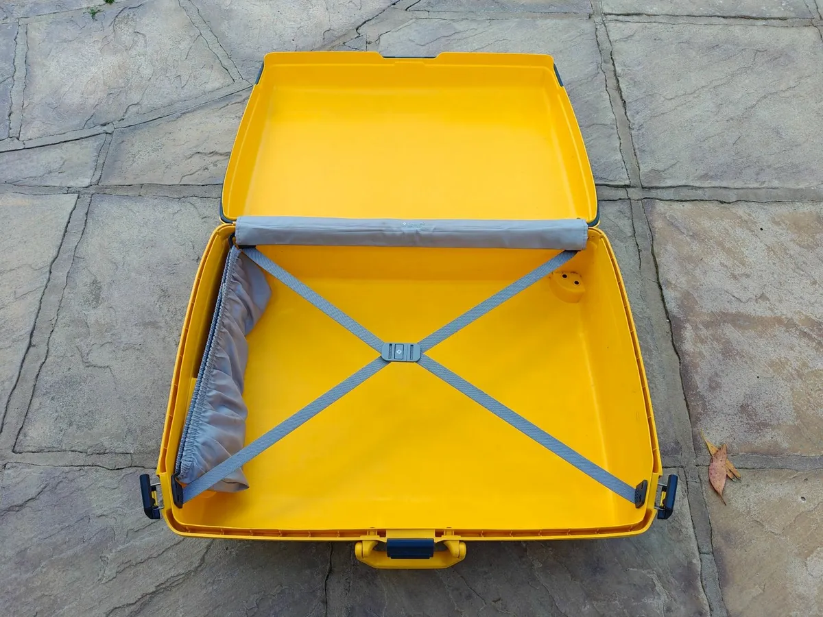 Hard shell suitcase (free) - Image 3