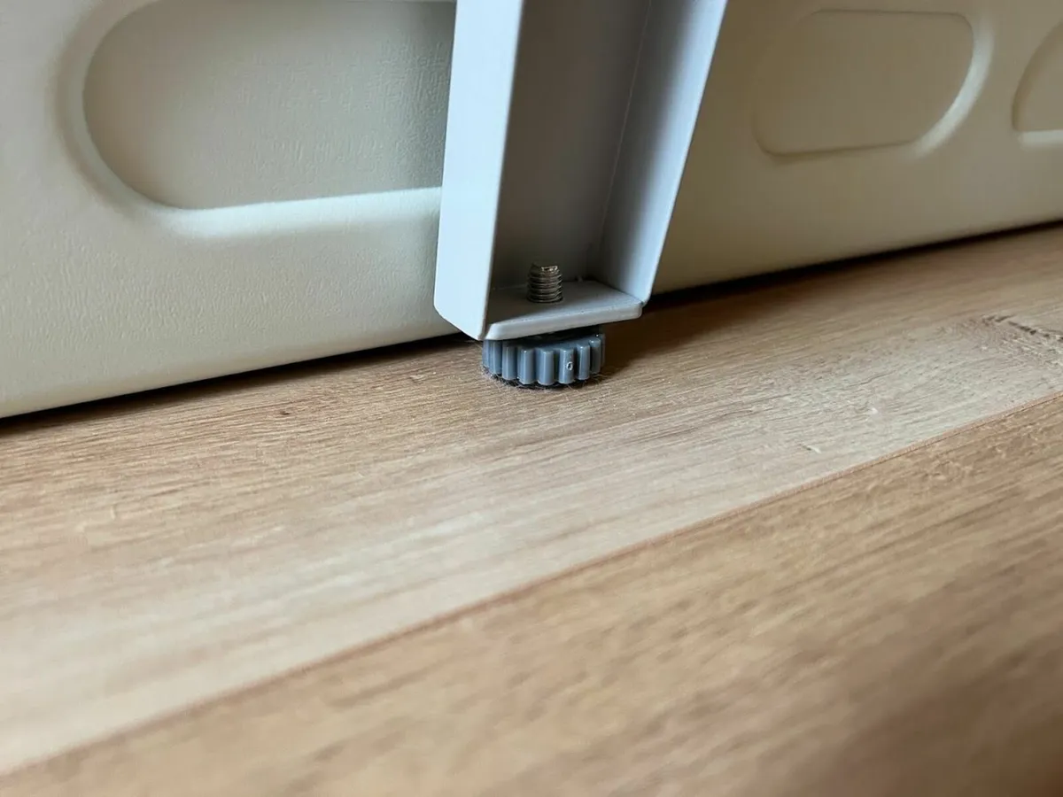 Ikea UTESPELARE gaming desk - Image 3