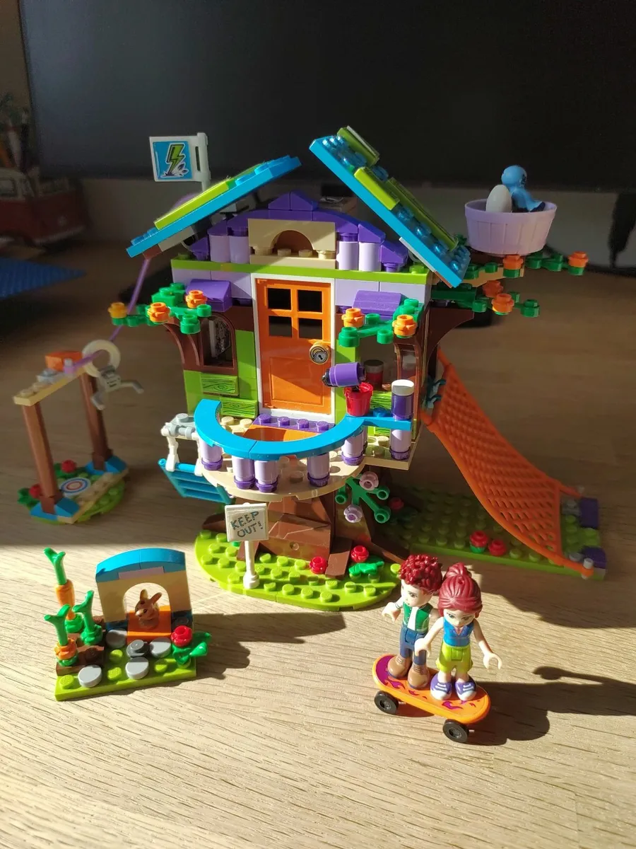 LEGO Friends set 41335 Mia's Tree House - Image 1
